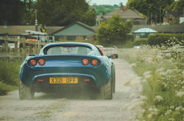What's the Best Way to Reduce the Unsprung Weight for Improved Handling in a Lotus Elise?