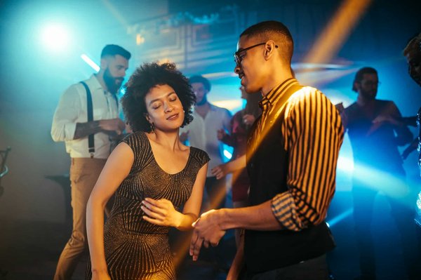 What's the Most Stylish Way to Incorporate Tech Gloves into Your Winter Workwear?